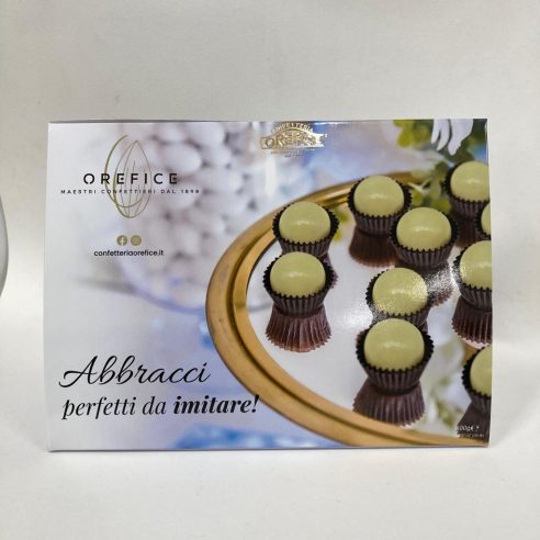 Confetteria Orefice - Abbracci biscuit wrapped in cream chocolate 500g