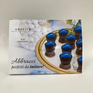 Confetteria Orefice - Abbracci biscotto avvolto da cioccolato colore blu  500g