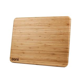 Ooni - Tagliere in bamboo e copri-cassetta per impasto pizza