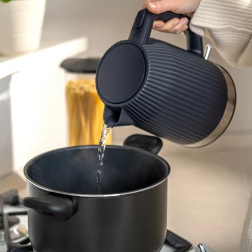 Bollitore Elettrico Guzzini Sous Chef 1,7L - Nero | Design & Sostenibilità