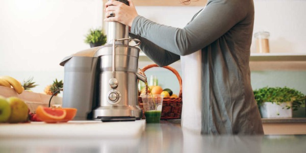Bevande estive fatte in casa: meglio l'estrattore o la centrifuga?