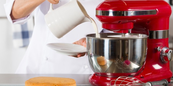 Differenze tra impastatrice e planetaria: quale scegliere per la tua cucina