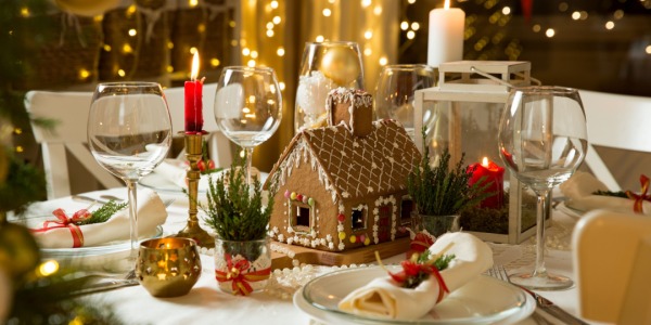 Dai piatti ai centrotavola: come addobbare il tavolo per Natale?