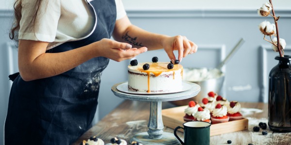 Alzatine e pirottini! Ecco dove servire i dolci in modo elegante e chic