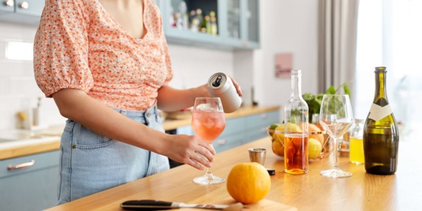 Cosa serve per fare cocktail in casa? 7 attrezzi che ogni barman dovrebbe avere