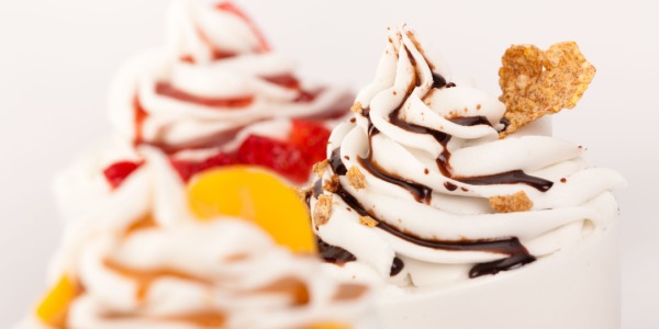 Come fare il frozen yogurt in casa con e senza gelatiera?