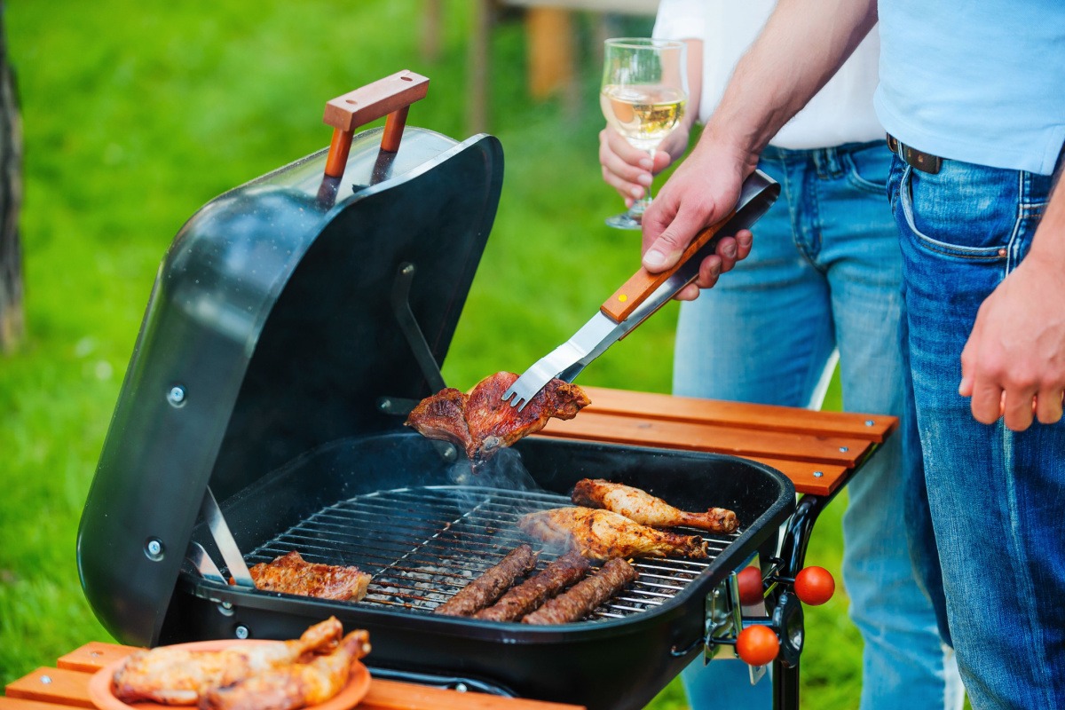 Barbecue con coperchio: come si usa e perché sceglierlo per le tue grigliate